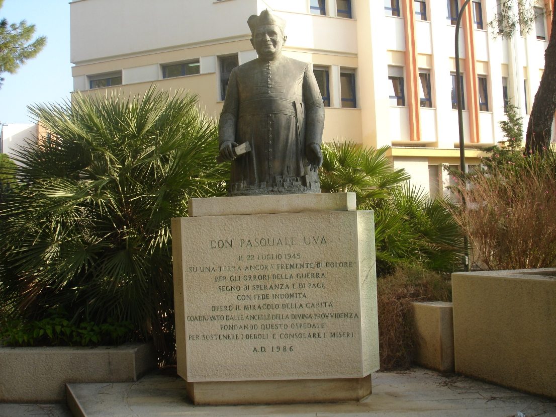 DON UVA'S BUST IN THE GARDEN (2).JPG